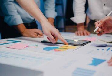 businessmen and businesswomen meeting brainstorming ideas