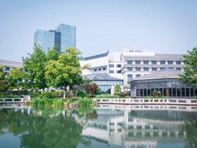 Can visitors visit Google headquarters: Googleplex