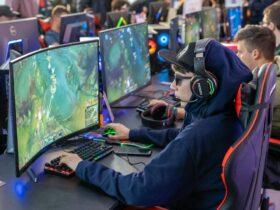 Gamers playing, cloud gaming platform