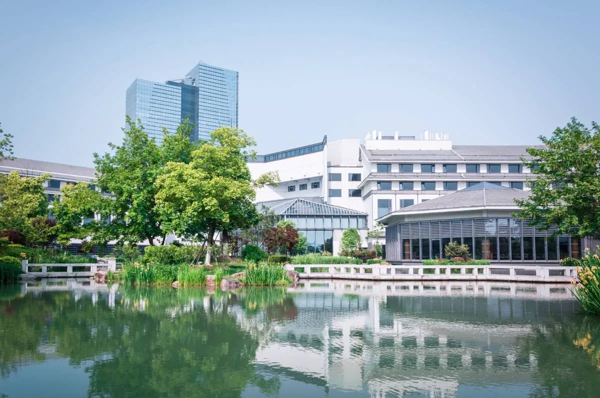 Can visitors visit Google headquarters: Googleplex