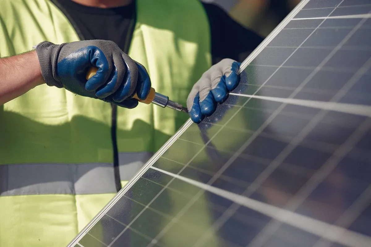 solar panel, installation, worker, best solar panel installation service
