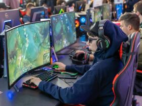 Gamers playing, cloud gaming platform